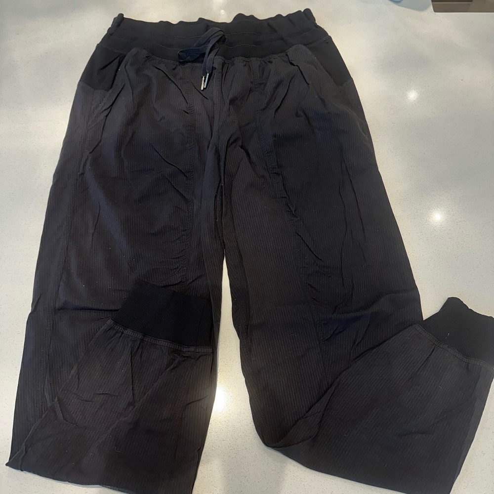 Lululemon Women’s Dance Studio Mid Rise Black Jogger full length Size 10
